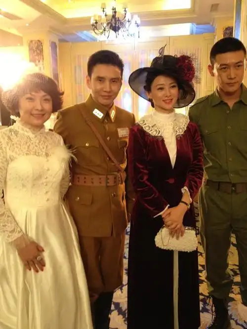 在这部影片中,现实生活中身兼营销大师,歌手,演员等多重身份的章小军