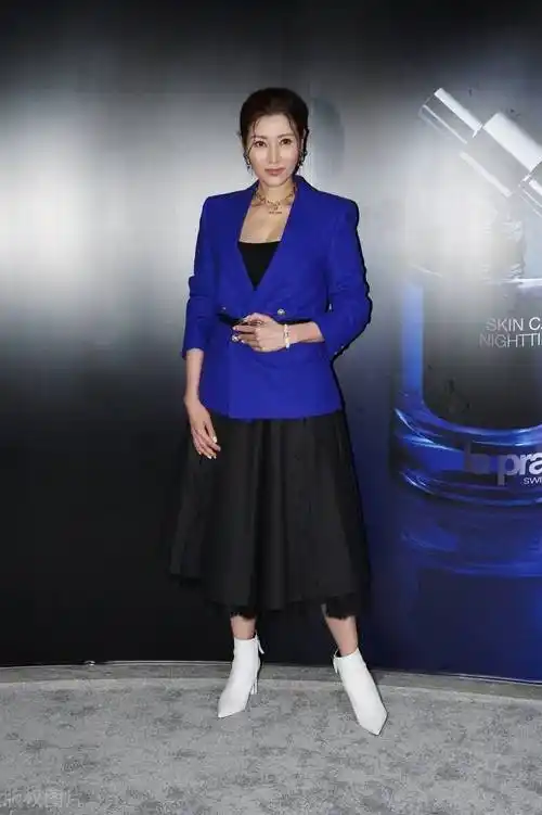 李嘉欣50岁了 还这么漂亮