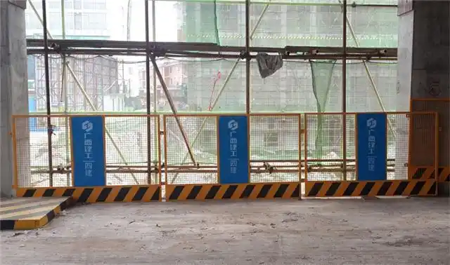 现场施工用电严格建筑工地护栏图片_安全防护栏图片_汉坤实业遵照