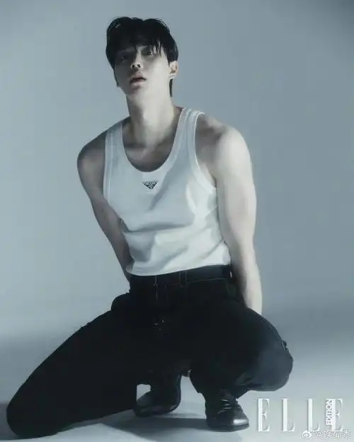 谁能看见宋江腹肌不迷糊啊 又白又有型 巧克力95太明显咯……|腹肌