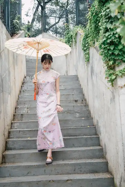 撑着油纸伞的姑娘撑油纸伞雨巷油纸伞姑娘图片撑着油纸伞雨巷撑着油