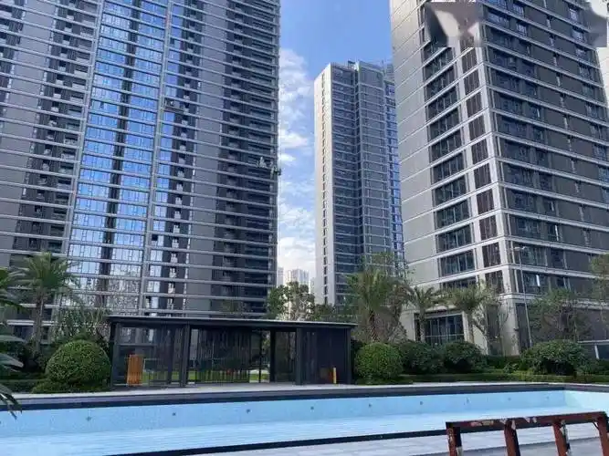 导读:"塔尖豪宅"绿城·凤起玉鸣预计将于月底前后交付.