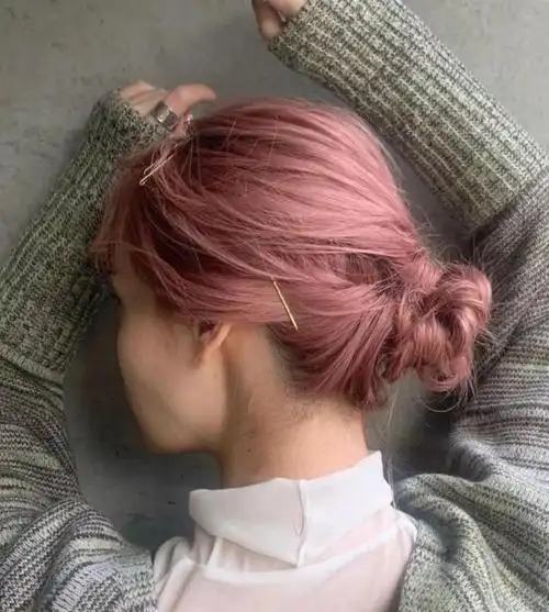 什么颜色显白适合黄皮肤头发(显白还减龄,随便打理都很洋气的发色)