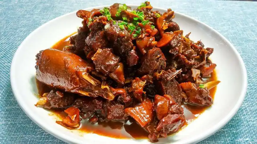 半只老鹅,两瓶啤酒,往锅里一丢,一出锅,整栋楼都香了!