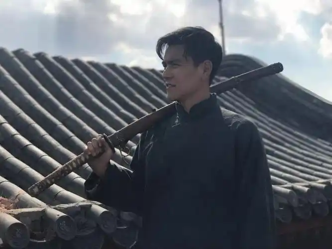 彭于晏:《邪不压正》秀地道英语!