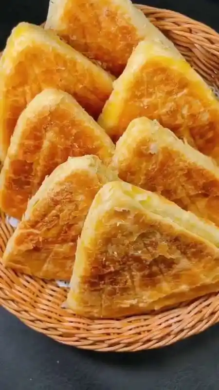 辽视分享 家常三角烧饼,外酥里软直掉渣,非常好吃又简单-度小视