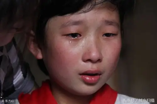 留守儿童流泪的8个瞬间也许你看了后会潸然泪下可怜的孩子啊