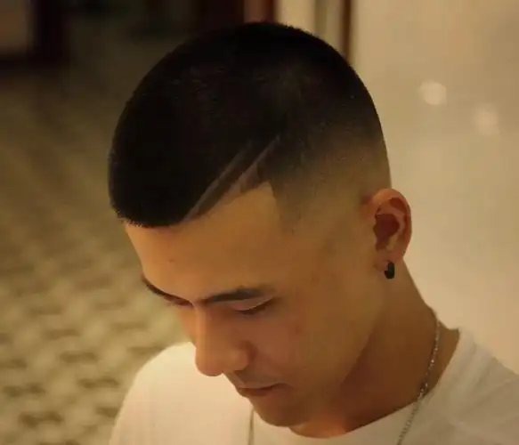 男生留寸头好帅