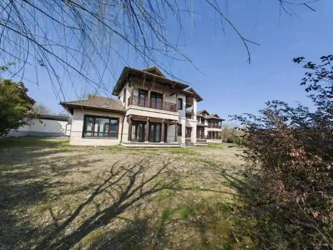 太湖边超高性价比的独栋别墅私家花园随时看房