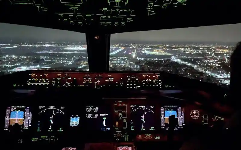 【4k 60fps uhd】波音777芝加哥降落驾驶舱实录