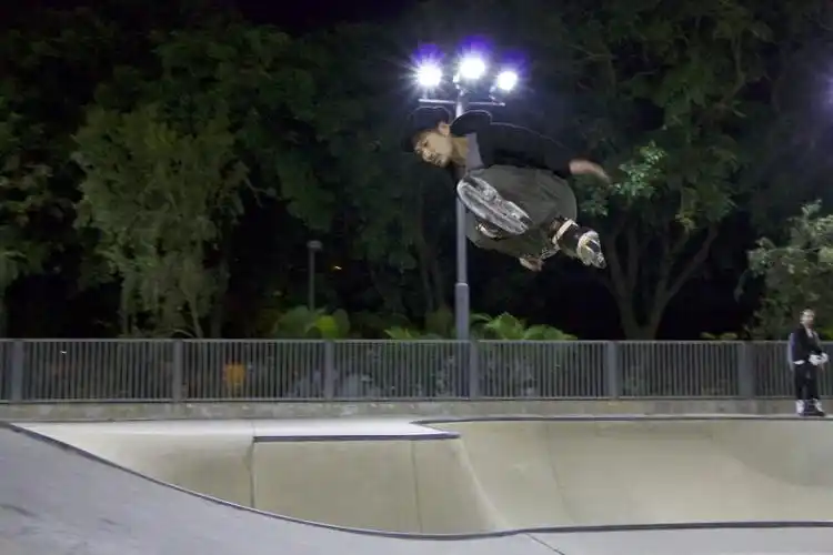 伤痕累累 百般反对 rollerblading 玩家热情不减