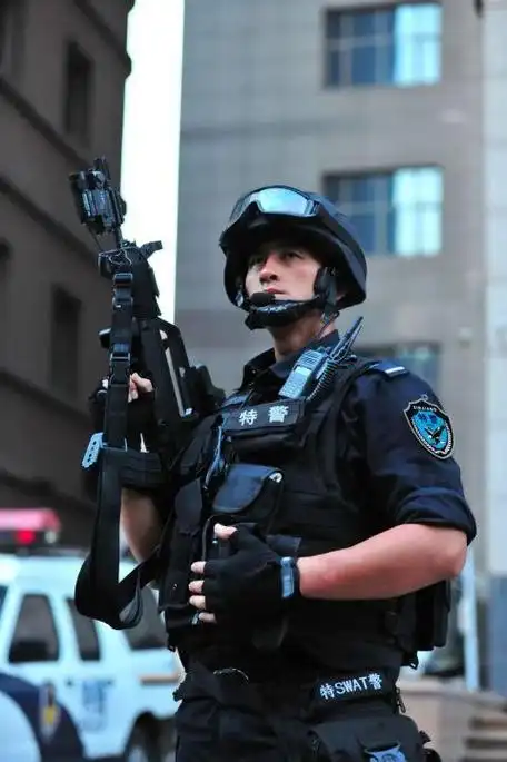"不要给我截肢,我还要拿枪……"|特警_新浪财经_新浪网