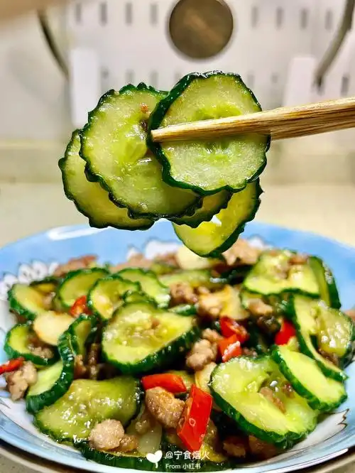 家常快手菜06爆炒爽口脆黄瓜夏日开胃解腻