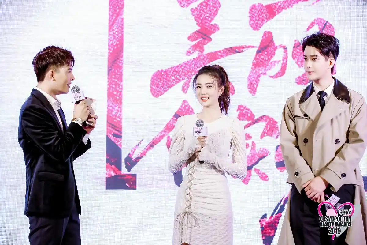 徐璐高马尾清爽亮相夸张翰有趣 熊梓淇亲自设计新剧撒糖戏码