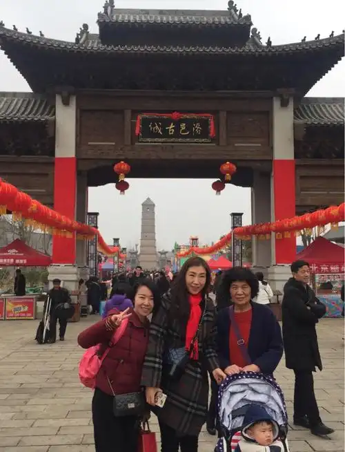 今天,我们去了洛邑古城,很美丽