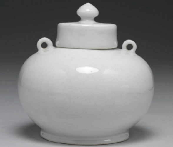 明永乐 甜白釉四季花卉纹双系盖罐 台北故宫博物院馆藏