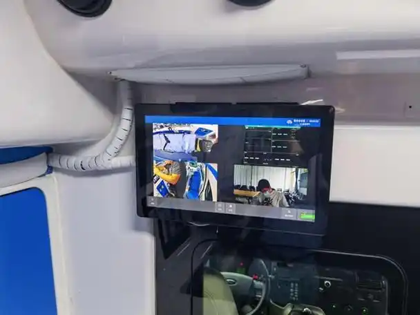 来自辽宁凯源的众铠牌救护车已经推出了两款5g智慧救护车——众铠牌