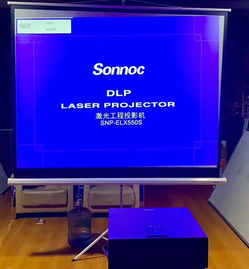 激光投影机索诺克5500流明. 分辨率1024*768.支持 - 抖音