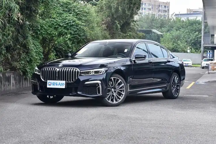 2021款 宝马7系 740li 领先型 m运动套装外观