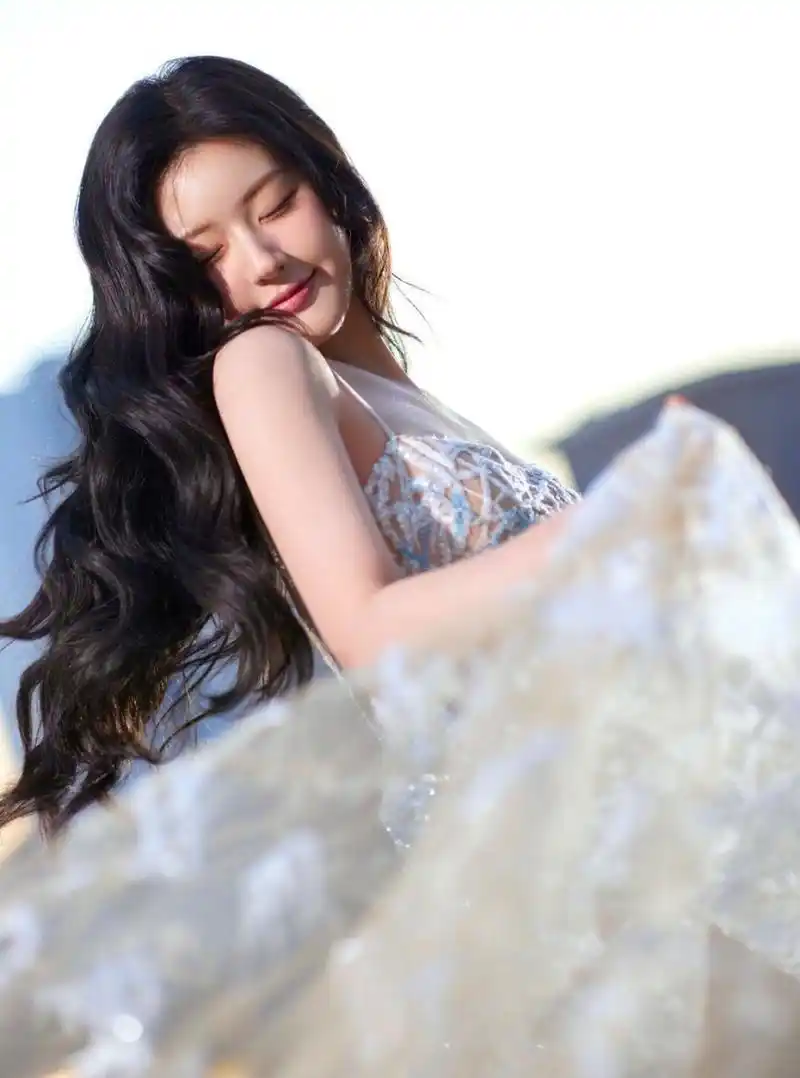 赵露思卷发好迷人[吃鲸][吃鲸] #赵露思