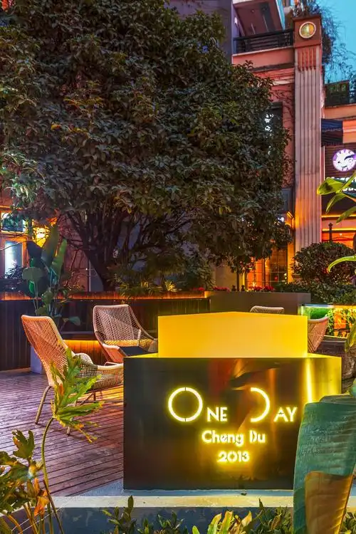 时尚高级商铺装修室外外休息区效果图