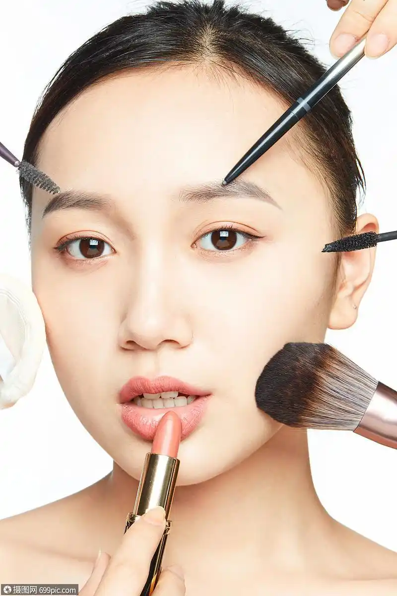 女性创意化妆脸部特写人像自然妆