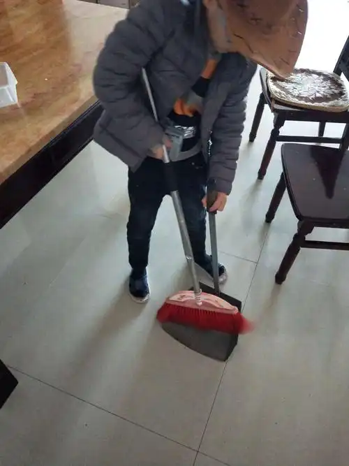 我是勇敢的小战士,要当个人见人爱的好孩子,爱学习,爱劳动.