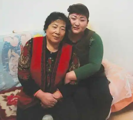 养母送上特殊新婚礼物 为养女找寻生母(图)