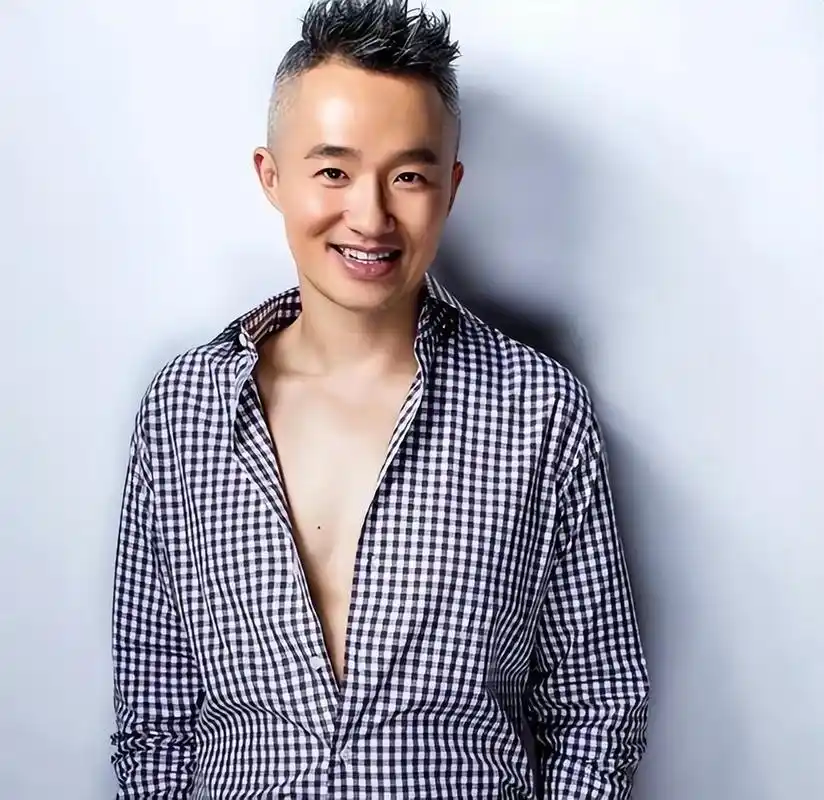 曝主持人程雷因肝病去世,年仅51岁,本尊晒合影回应,近况被曝光 近日