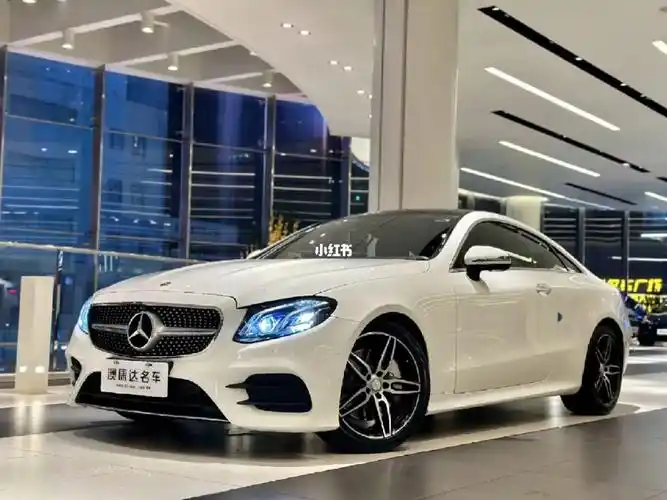 奔驰e300/2.0t/20款/轿跑车2020年10月,约2.7万公里车价44.