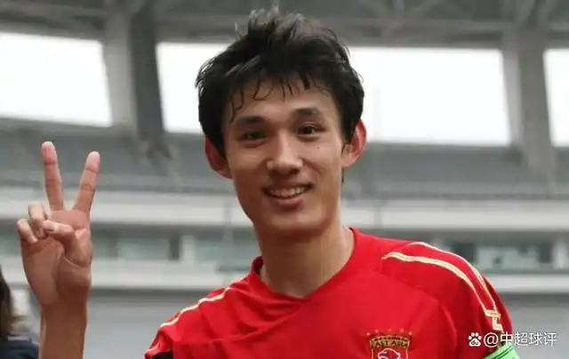 王燊超再现"灾难级表现":停球业余,射门离谱,队友直抱头!