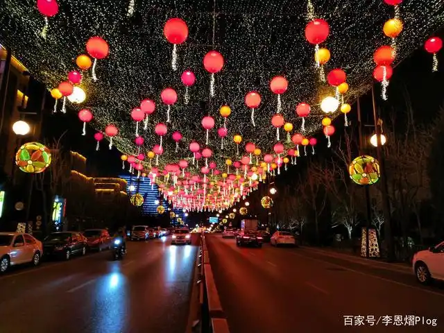 西安最靓街区的范儿—曲江池北路,曲江池东路2021年元旦夜景