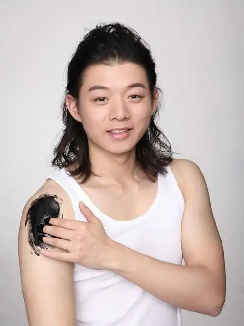 霍尊为何只留长发?换成短发瞬间被吸引,颜值都能养活他几辈子了