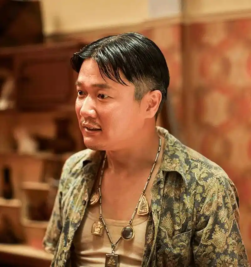 2015年,在拍《唐人街探案》时,陈思诚找到肖央让他出演刑警坤泰一角