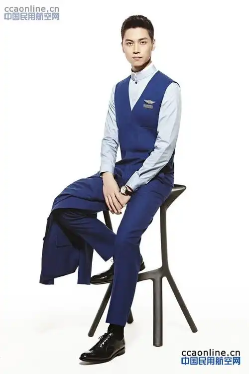 厦航发布全新男乘制服暖男天团盛装亮相