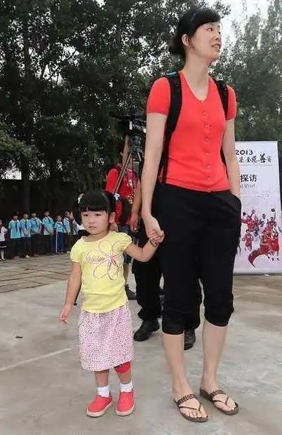 天天完美继承了张亮的大长腿身高直追董洁他真的才9岁么