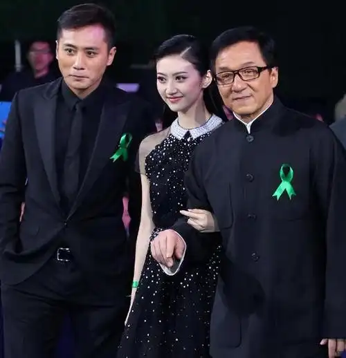 景甜认成龙做干爹,自称把自己整残了.