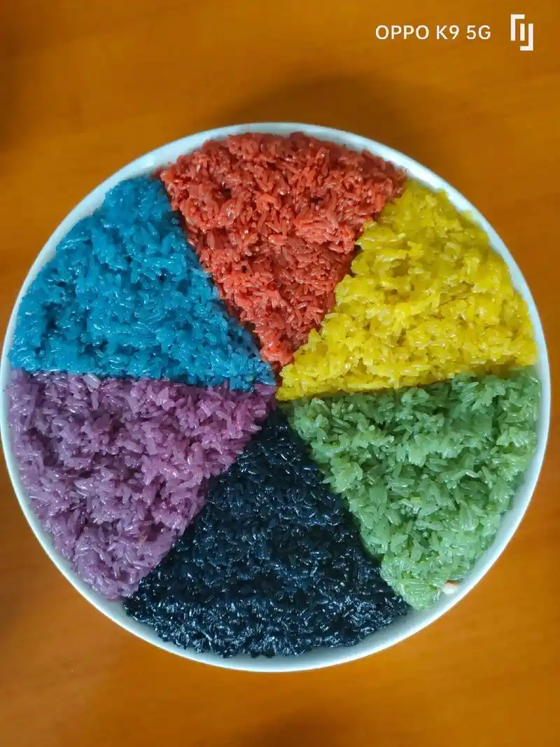 广西"三月三"特色美食之～五色糯米饭 - 抖音