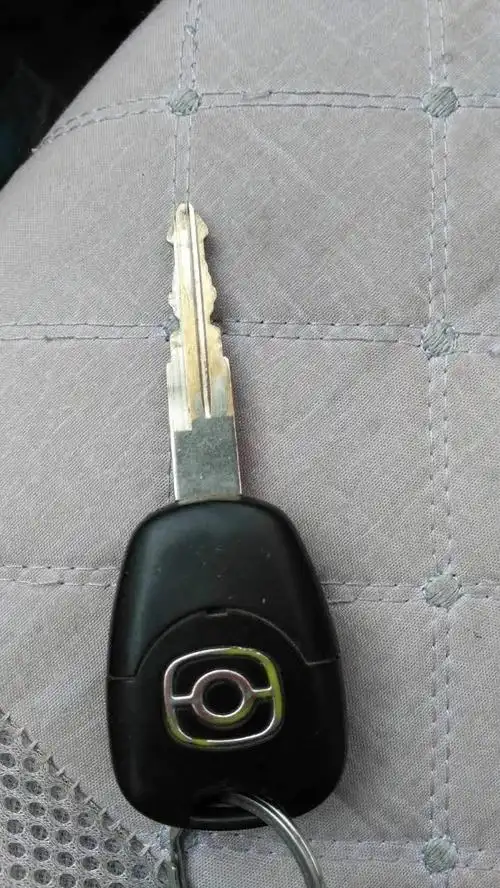 网友丢失紫红色钱包,捡到者必有重谢!