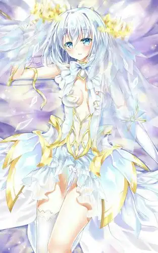 折纸变身成为精灵的首要形态,洁白的礼服搭配金色镶边,让她有种天使的