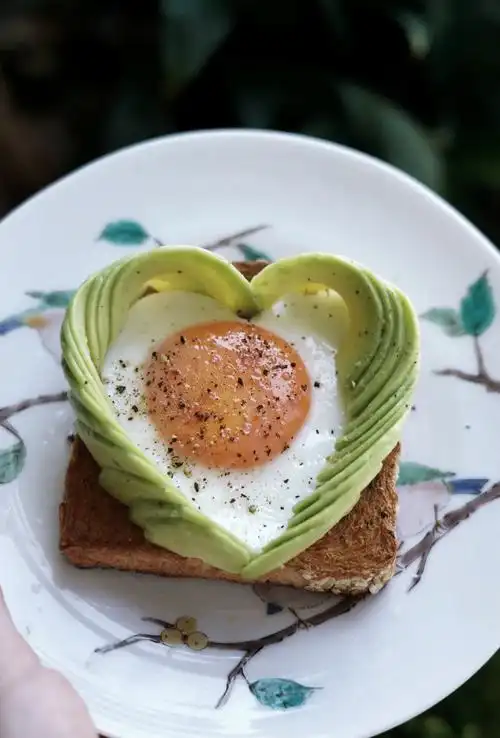 🥑牛油果爱心煎蛋