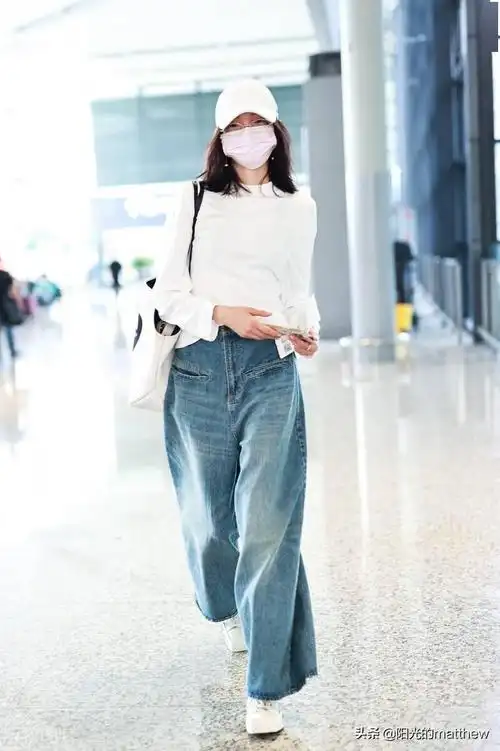 2021年8月22日,雎晓雯机场街拍.