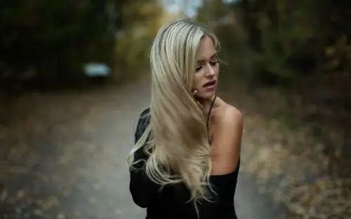 金发女孩,秋天,叶子 壁纸