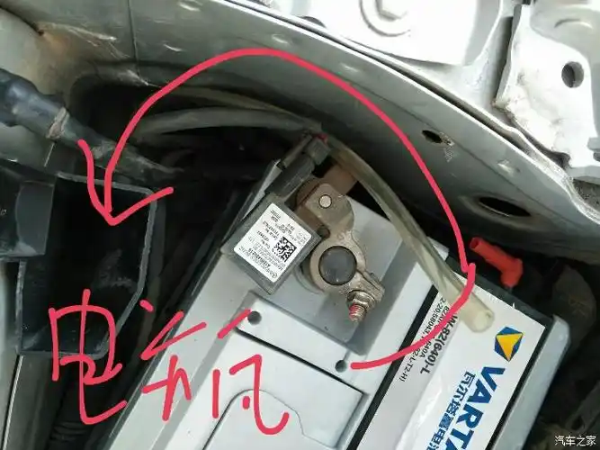 发现个问题电瓶上面透气孔