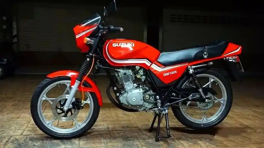 >> 聊聊那些与我们渐行渐远的两轮经典wy125-a gs125r 铃木王中王 写