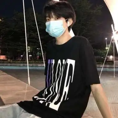 qq头像男生帅气戴口罩上半身
