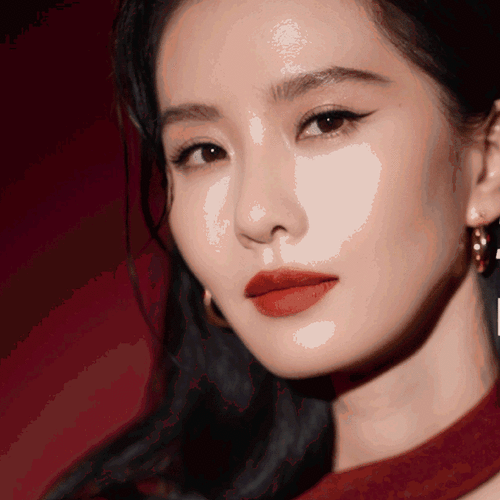 这个红茶棕唇妆也太美了,又高级又明媚,清冷又优雅,完全是另一种风格