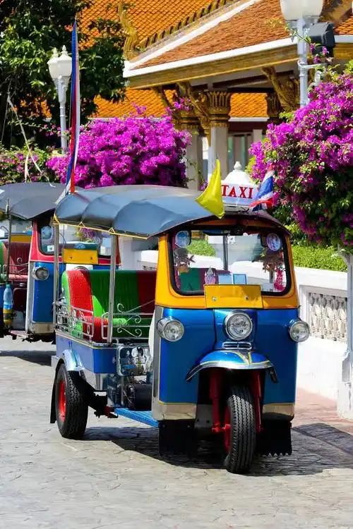 泰国独有的嘟嘟车看看别人生活的地方带上沉寂三年的心重新好好看看