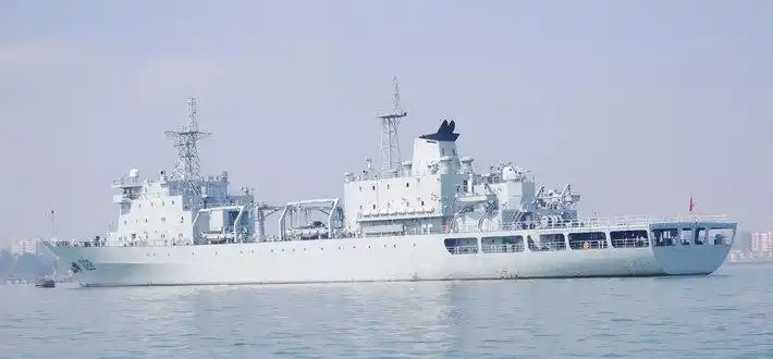 888抚仙湖号补给舰