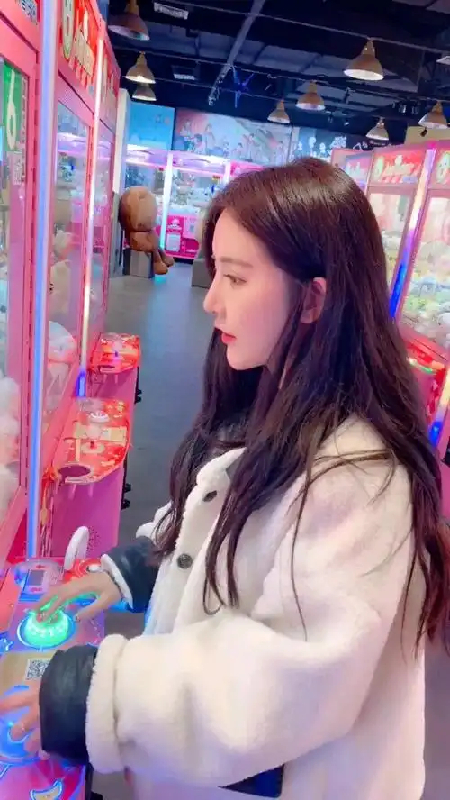 会抓娃娃的女朋友,你要吗?哈哈哈